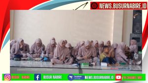 lantunan lagu-lagu Islami yang menambah suasana khidmat. 