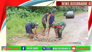 Jalan Rusak Ganggu Aktivitas, Babinsa Kwatisore Ajak Warga Gotong Royong Perbaiki