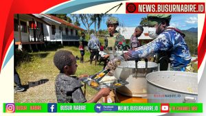 Koramil Sugapa dan Satgas TNI Habema Bagikan Makanan Bergizi untuk Anak Sekolah