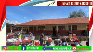 Koramil Sugapa dan Satgas TNI Habema Bagikan Makanan Bergizi untuk Anak Sekolah