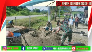 Babinsa Koramil 1705-03/Kwatisore Beri Teladan Semangat Gotong Royong di Kampung Wami Jaya