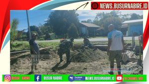 Babinsa Koramil 1705-03/Kwatisore Beri Teladan Semangat Gotong Royong di Kampung Wami Jaya