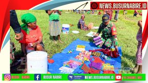 Danramil 1705-05/Homeyo, Lettu Inf. Marcus Tunyanan, Perkuat Kedekatan dengan Mama-Mama Perajin Noken di Pasar Pogapa