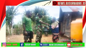 Babinsa Moanemani Pererat Hubungan dengan Warga Melalui Anjangsana di Dogiyai