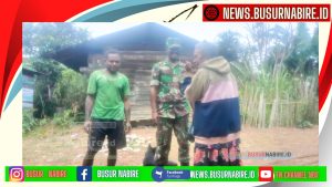 Babinsa Moanemani Pererat Hubungan dengan Warga Melalui Anjangsana di Dogiyai