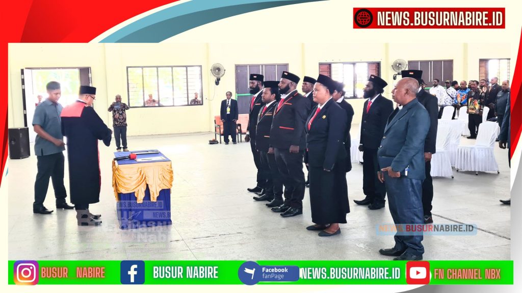 Prosesi pengucapan sumpah dipimpin oleh Ketua Sementara DPRK, Etimin Tabuni, dan dibacakan langsung oleh Ketua Pengadilan Negeri Nabire, Muhammad Bekti Wibowo, SH., MH.