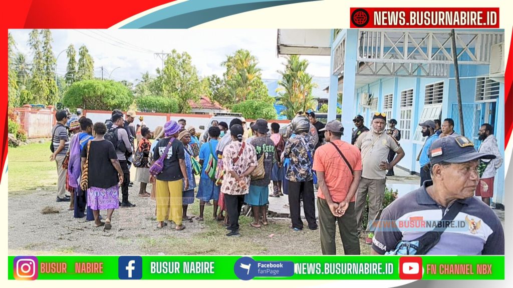 Puluhan tenaga honorer Kategori 2 (K2) di Kabupaten Nabire mendatangi kantor Badan Kepegawaian dan Pengembangan Sumber Daya Manusia (BKPSDM) di Jalan Pepera (Foto: Irfan)