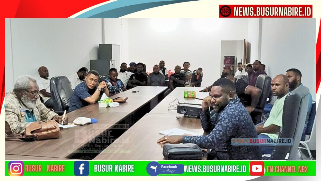 Rapat yang berlangsung pada sore hari ini dipimpin langsung oleh Sekretaris KONI Papua Tengah, Yeki Tobay, S.HI., M.KP., bersama jajaran pengurus lainnya. (foto: Istimewa)