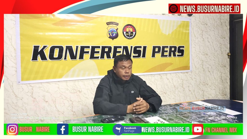 Kapolres Nabire, AKBP Samuel D. Tatiratu dalam keterangan resminya ke awak media (Foto: Busur Nabire)