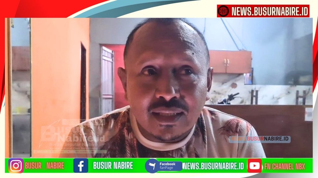 Ketua Panitia Qurban Mesjid Nurul Bahri Smoker,Nabire Papua Tengah Safiuddin Oge, memberikan klarifikasi terkait pemberitaan yang menyebut seolah-olah pihaknya menyalahkan pemerintah (Foto: Busur Nabire)