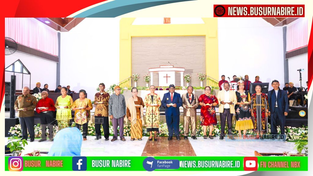Gedung baru Gereja Kemah Injil Indonesia (GKII) Getsemani yang berlokasi di SP 3 Wadio, Kabupaten Nabire, secara resmi diresmikan oleh Gubernur Papua Tengah, Meki Fritz Nawipa, S.H. Acara sakral ini dihadiri tokoh-tokoh penting, seperti Bupati Nabire, perwakilan DPR Papua, anggota MRP Pokja Agama, Dewan Rakyat Kabupaten (DRRK), serta pengurus wilayah GKII (Foto: Busur Nabire)