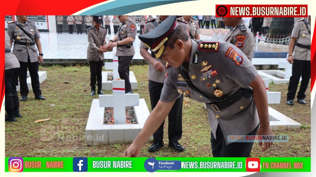 Waka Polda Papua tengah Kombes Pol. Muhajir, S.I.K., M.H melakukan Tabur Bunga (Foto: Humas Polres Nabire)