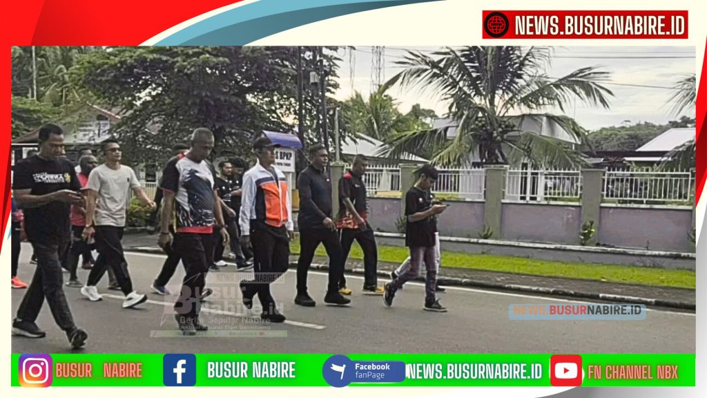 Salah satu momen menarik dalam CFD kali ini adalah keikutsertaan rombongan jalan santai yang dipimpin langsung oleh Wakapolda Papua Tengah, Kombes Pol. Muhajir, S.I.K., M.H. Turut mendampingi Kapolres Nabire AKBP Samuel D. Tatiraru, S.I.K., (Foto: Busur Nabire)