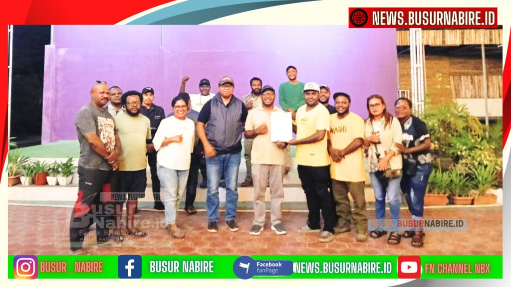 AWP Tunjuk Abeth Abraham You Pimpin Festival Media Papua 2025: Wadah Unjuk Potensi Jurnalis Asli Papua (Foto: Busur Nabire)