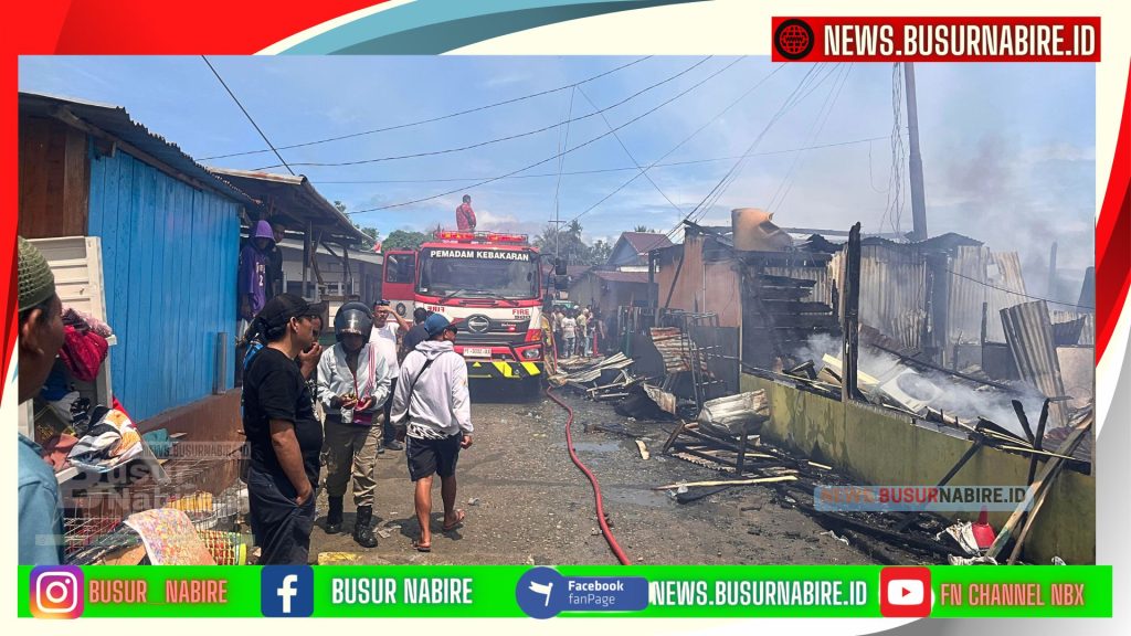 Petugas Damkar Provinsi Papua Tengah bersama warga setempat bahu membahu memadamkan api (Foto: Busur Nabire)