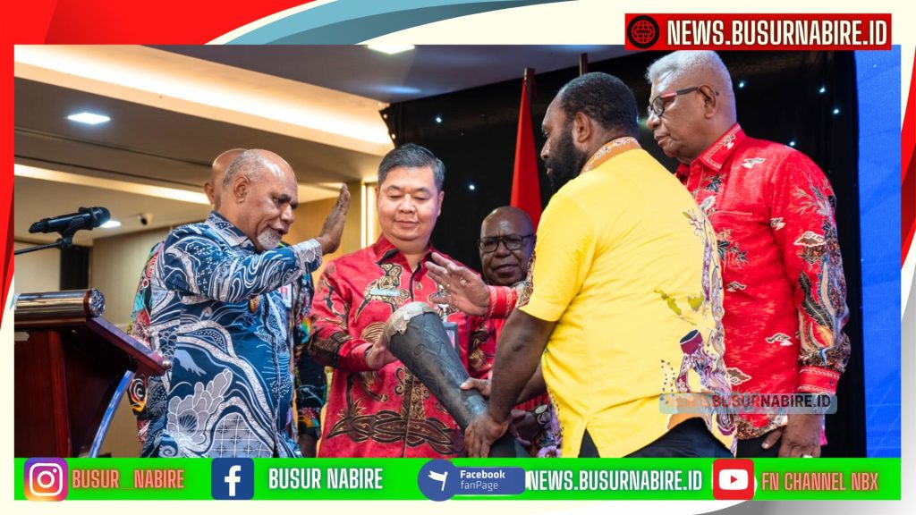 Percepatan Pendataan dan Pengimputan Database Orang Asli Papua (OAP) serta Digitalisasi Layanan Adminduk untuk Peningkatan Kualitas Pelayanan Publik di Tanah Papua", dan dibuka langsung oleh Wakil Gubernur Papua Tengah, Deinas Geley. (Foto: HUmas Pemprov Papu tengah)