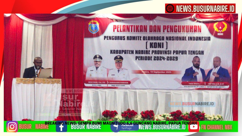 Pembacaan Surat Keputusan (SK) KONI Papua Tengah Nomor 05 Tahun 2025 tentang Pengukuhan Personalia Pengurus KONI Kabupaten Nabire Masa Bhakti 2025-2029. SK tersebut dibacakan oleh Penias Somau, S.E. (Foto: BusurNabire)