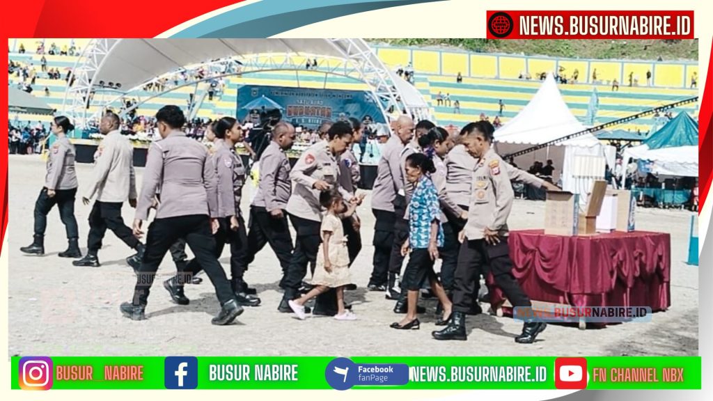 Ribuan Umat Larut Haru, Polda Papua Tengah dan Polres Nabire Pimpin Lagu Rohani
