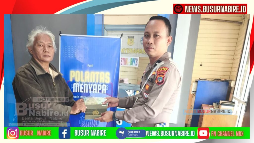 Aipda Fendi Tonapa menjelaskan bahwa program “Polantas Menyapa” diterapkan untuk memastikan pelayanan publik di lingkungan Satlantas Polres Nabire berjalan secara prima dan transparan. (Foto: Busur Nabire)