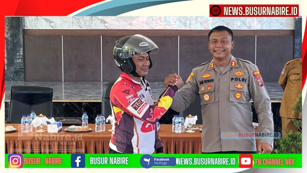 Sebagai bentuk dukungan terhadap keselamatan berkendara, Polres Nabire memberikan 20 SIM gratis kepada pengemudi ojek yang terpilih (Foto: Busur Nabire)