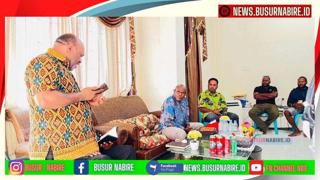Wakil Bupati Intan Jaya Elias Igapa, S.E., dalam sambutannya menyampaikan rasa terima kasih yang mendalam kepada Tuhan atas berkat umur panjang yang diberikan (Foto: Busur NAbire)