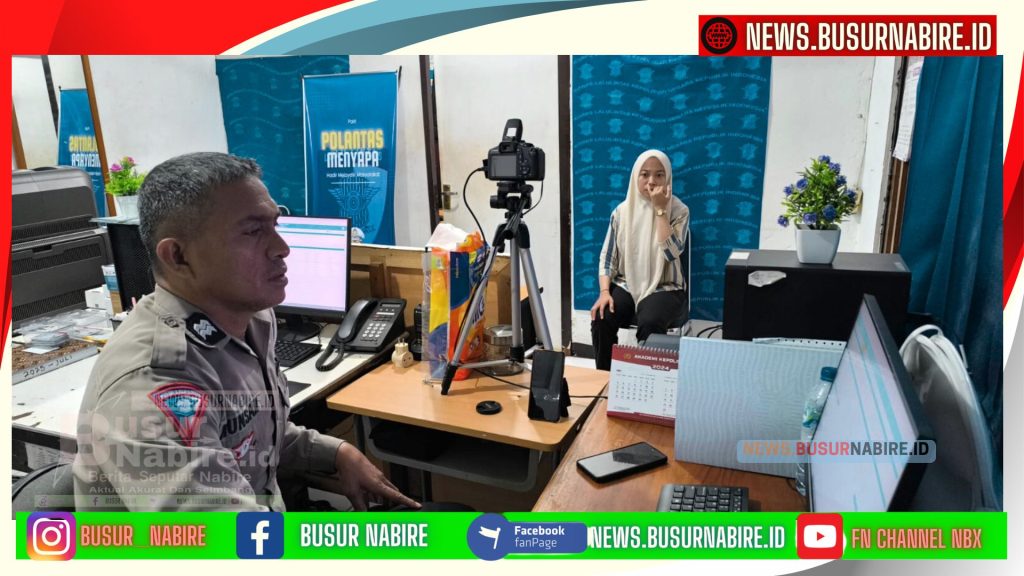 Aiptu Munsar, petugas BAUR SIM Satlantas Polres Nabire,, Satlantas Polres Nabire Gencarkan Sosialisasi Polantas Menyapa untuk Edukasi Masyarakat