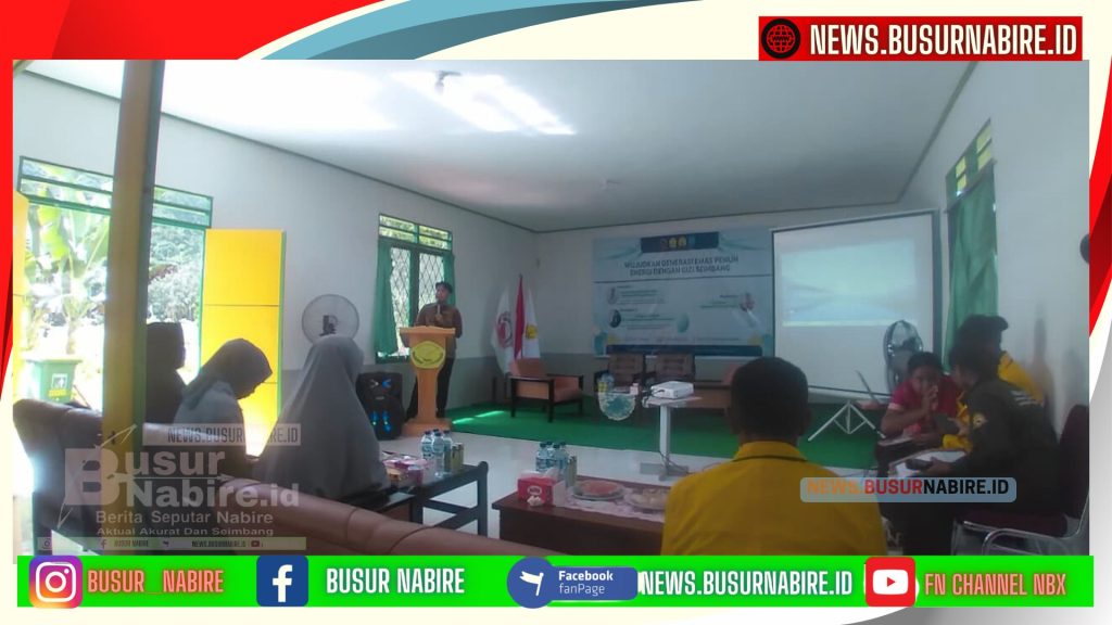 Ketua Yayasan STIKes Persada Nabire, Adhi Hilardi, S.Kom., MM, menyampaikan apresiasinya kepada para mahasiswa dan panitia yang telah menggagas kegiatan edukatif ini. (Foto: Busur Nabire)