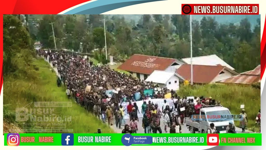 Aksi demo di intan Jaya