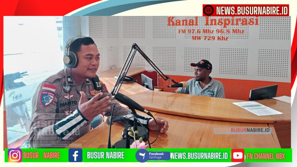 Polantas Menyapa di RRI Nabire: Aiptu Nanto Imbau Warga Nabire Patuhi Aturan Lalu Lintas (Foto: Busur Nabire)