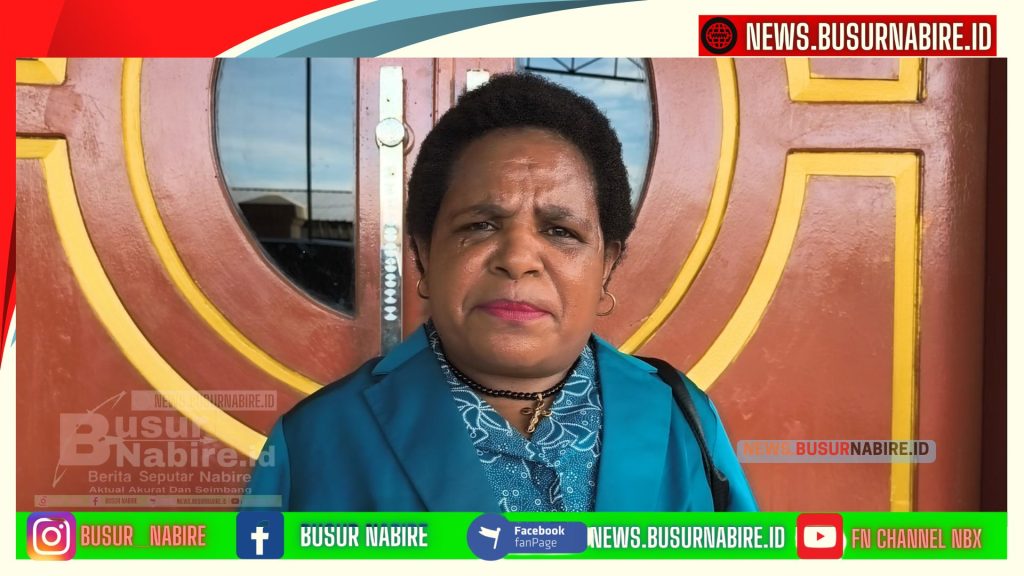 Melince Tipagau menyampaikan rasa syukur atas kelancaran seluruh rangkaian kegiatan penyaluran bantuan yang sebelumnya dilakukan di Distrik Biandoga, Bagampa, dan Bugalaga. (Foto: Busur Nabire)