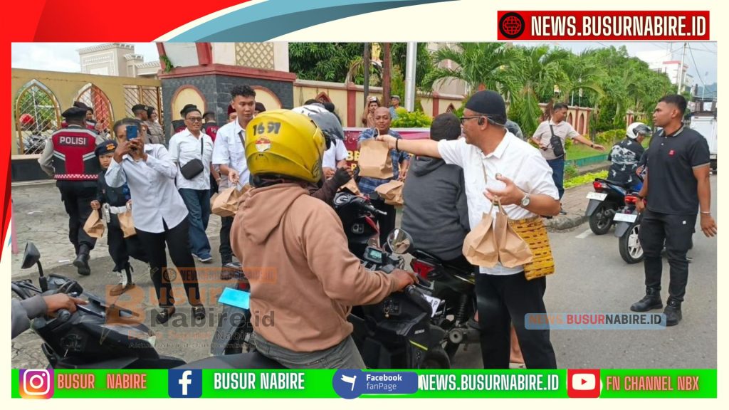 Aksi Humanis Polda Papua Tengah Berbagi Takjil, Warga Nabire Tersentuh (Foto: Humas Polda Papua Tengah)
