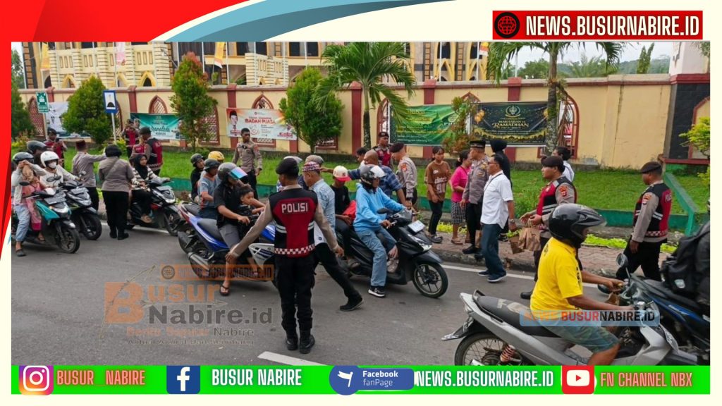 Aksi Humanis Polda Papua Tengah Berbagi Takjil, Warga Nabire Tersentuh (Foto: Humas Polda Papua Tengah)
