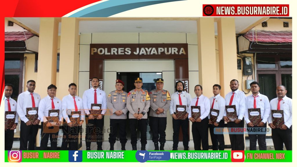 Kapolres Jayapura AKBP Dionisius Beri Reward 11 Personel (Foto: Istimewa)