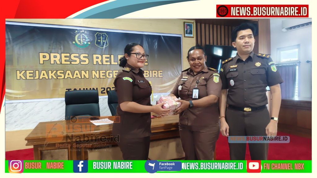 Kejari Nabire Lelang 15 Kontainer Kayu Ilegal, Negara Terima Rp206 Juta (Foto: BusurNabire)