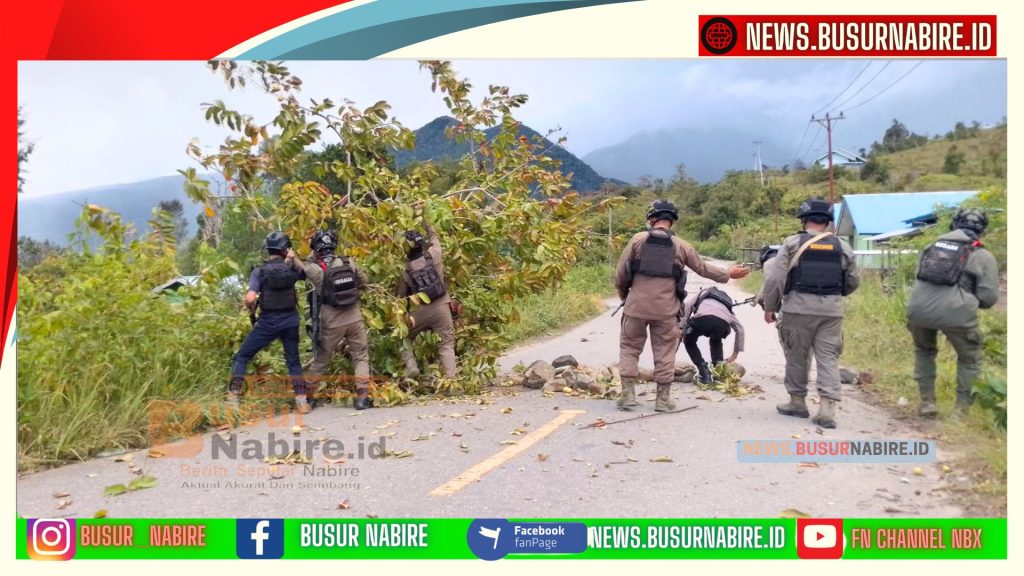 Aksi Cepat Polisi Buka Akses Jalan Moanemani–Mapia, Pemalangan Misterius Berhasil Diatasi (Foto: Busur Nabire)