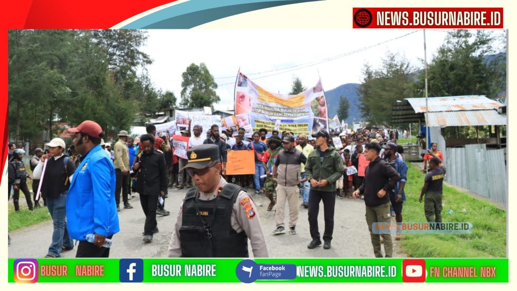 Plt Kapolres Puncak Kawal Aksi Damai di DPRK,Situasi Tetap Kondusif (Foto: BusurNabire)