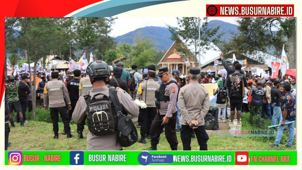 Plt Kapolres Puncak Kawal Aksi Damai di DPRK,Situasi Tetap Kondusif (Foto: BusurNabire)