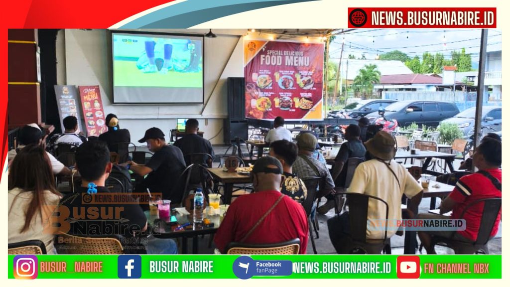 Nobar Persipura vs Adhyaksa di Cafe beTe Nabire Diserbu Suporter, Semangat Menuju Liga 1 Membara (Foto: BusurNabire)