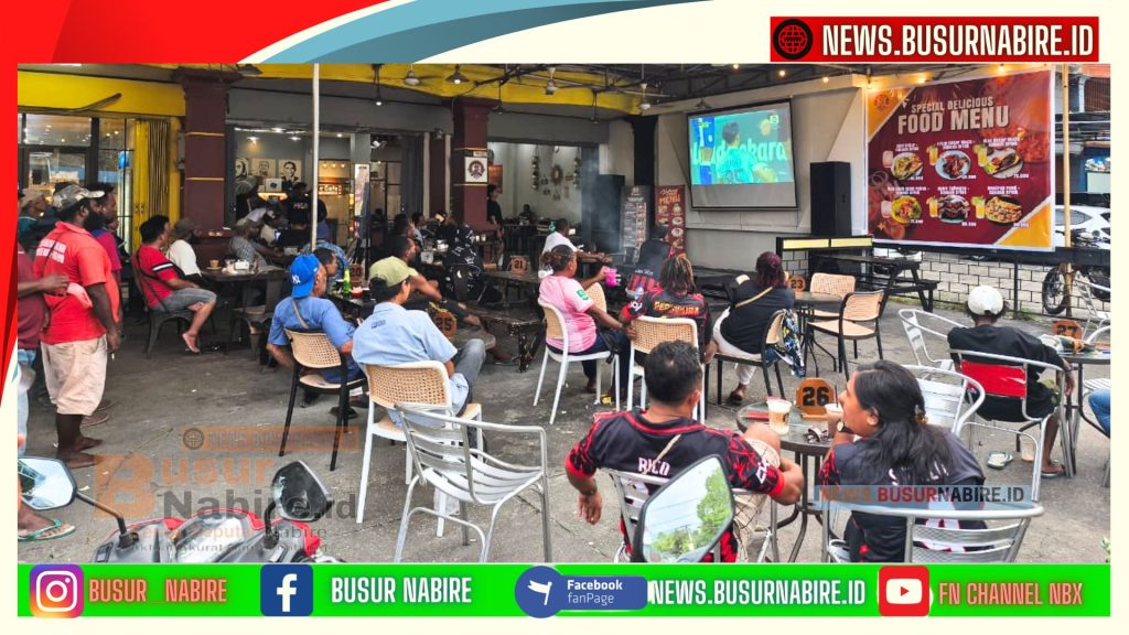 Nobar Persipura vs Adhyaksa di Cafe beTe Nabire Diserbu Suporter, Semangat Menuju Liga 1 Membara (Foto: BusurNabire)