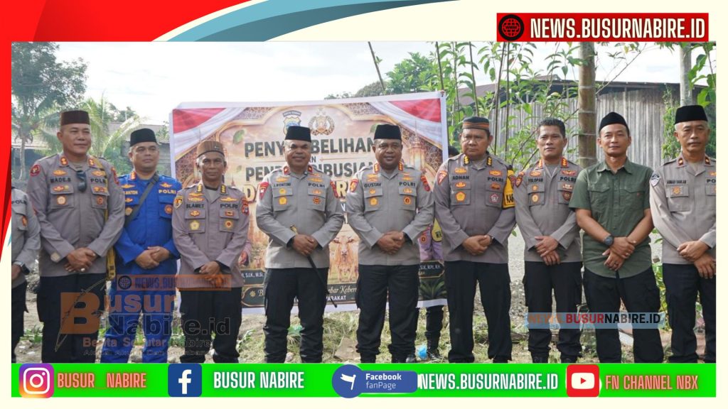 Kapolda Papua Tengah Tebar Kepedulian, Salurkan Daging Kurban untuk Warga Nabire (Foto: Humas Polda Papua tengah)