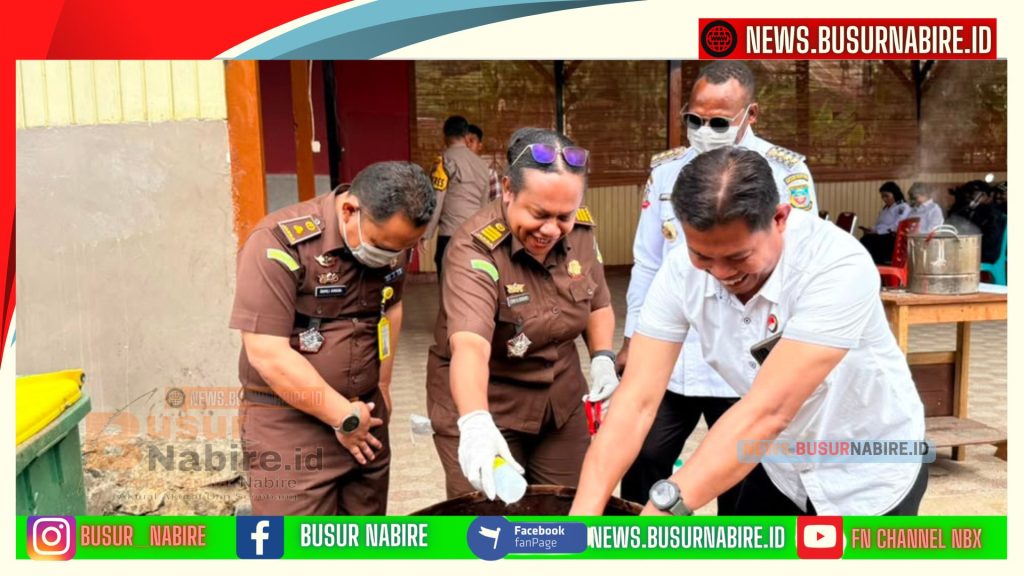 Kajari Nabire Tegaskan Perang Total Narkoba Saat Pemusnahan Ganja di Paniai (Foto: Kejari Nabire)