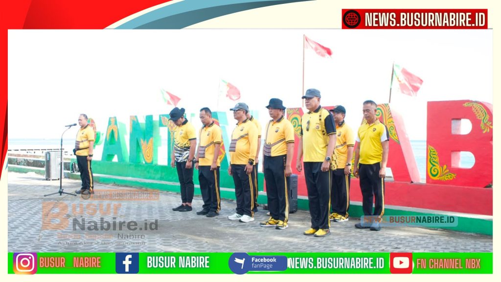 Aksi Bersih Pantai Nabire Dipimpin Wakapolda Papua Tengah, Dua Truk Sampah Diangkut (Foto: Humas Polda Papua Tengah)
