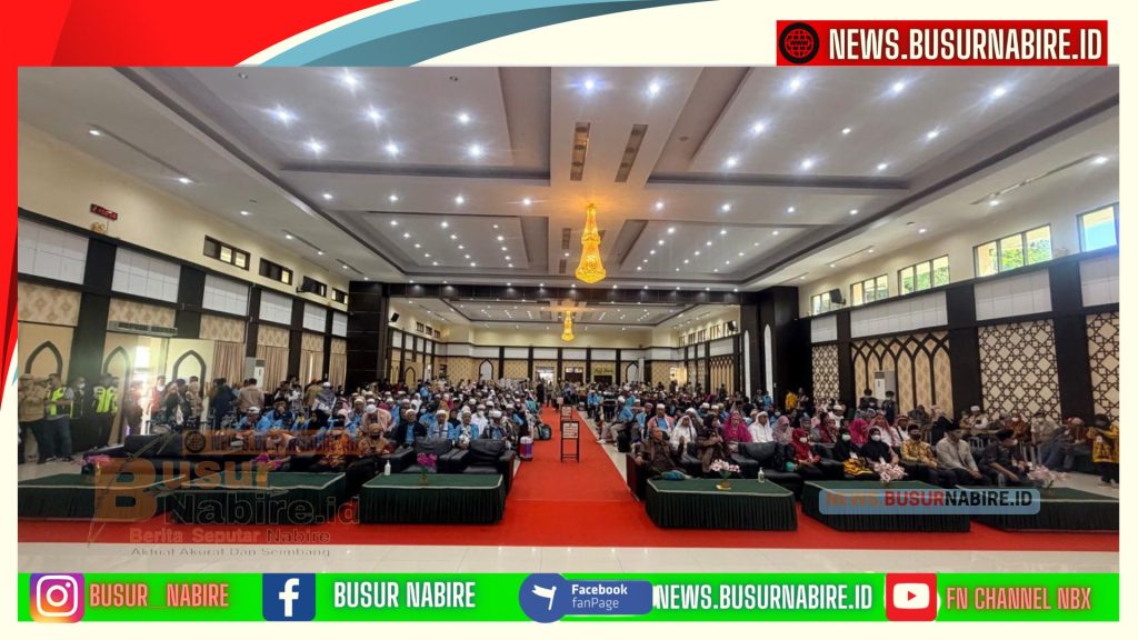 Wakil Bupati Nabire Burhanuddin Pawennari Dampingi Kepulangan Jemaah Haji Kloter 27 Makassar (Foto: Busur Nabire)