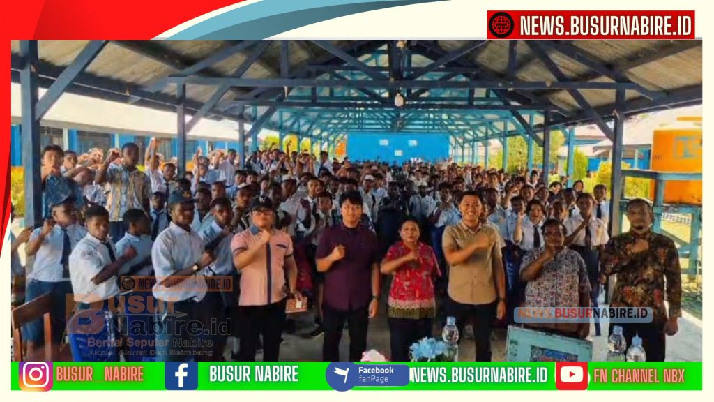 Satgaswil Papua Densus 88 AT Polri Tanamkan Wawasan Kebangsaan dan Literasi Digital kepada Pelajar di Nabire (Foto: BusurNabire)