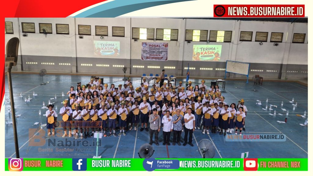 Satgaswil Papua Densus 88 AT Polri Tanamkan Wawasan Kebangsaan dan Literasi Digital kepada Pelajar di Nabire (Foto: BusurNabire)