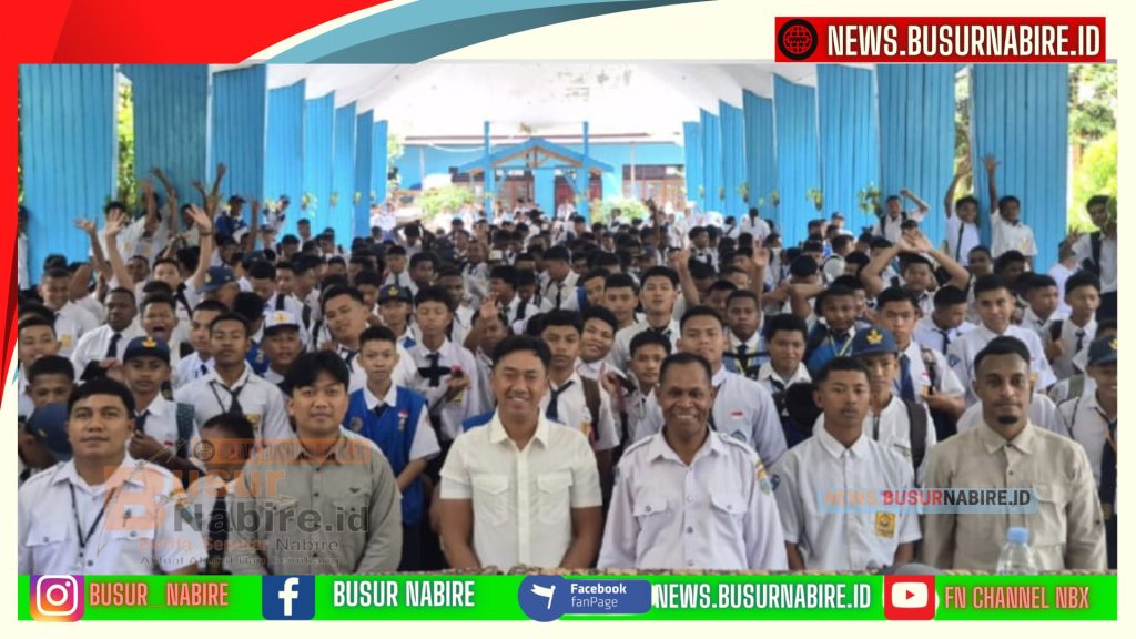 Satgaswil Papua Densus 88 AT Polri Tanamkan Wawasan Kebangsaan dan Literasi Digital kepada Pelajar di Nabire (Foto: BusurNabire)