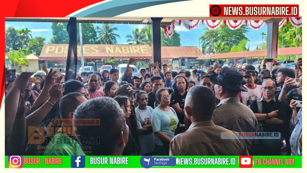 Tangis Keluarga Pecah, Massa Toraja Datangi Polres Nabire Tuntut Keadilan Korban Waroki (Foto: BusurNabire)