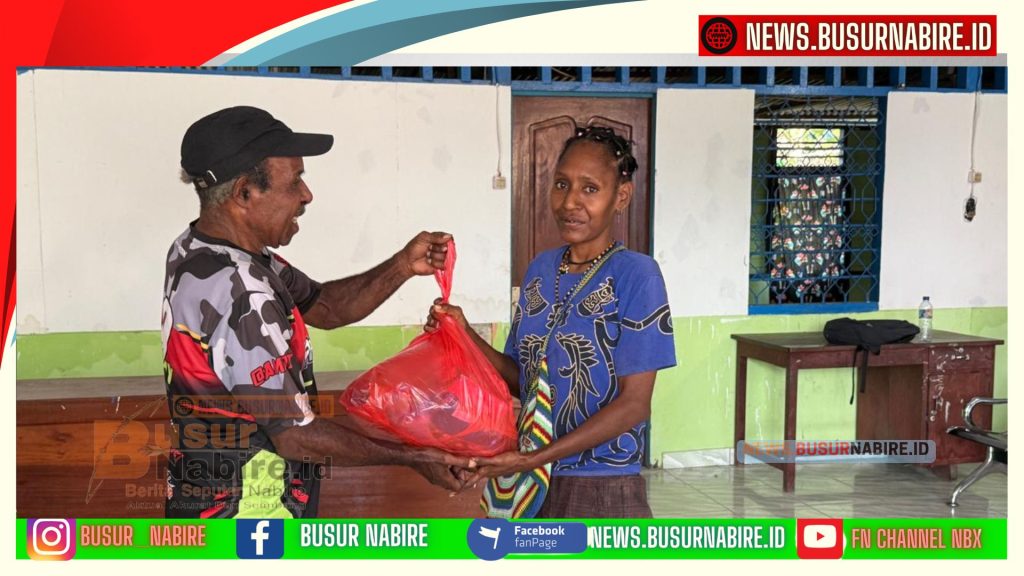 Kepala Suku Nayak Nabire Perkuat Kamtibmas Lewat Sosialisasi dan Pembagian Sembako kepada Warga (Foto: BusurNabire)