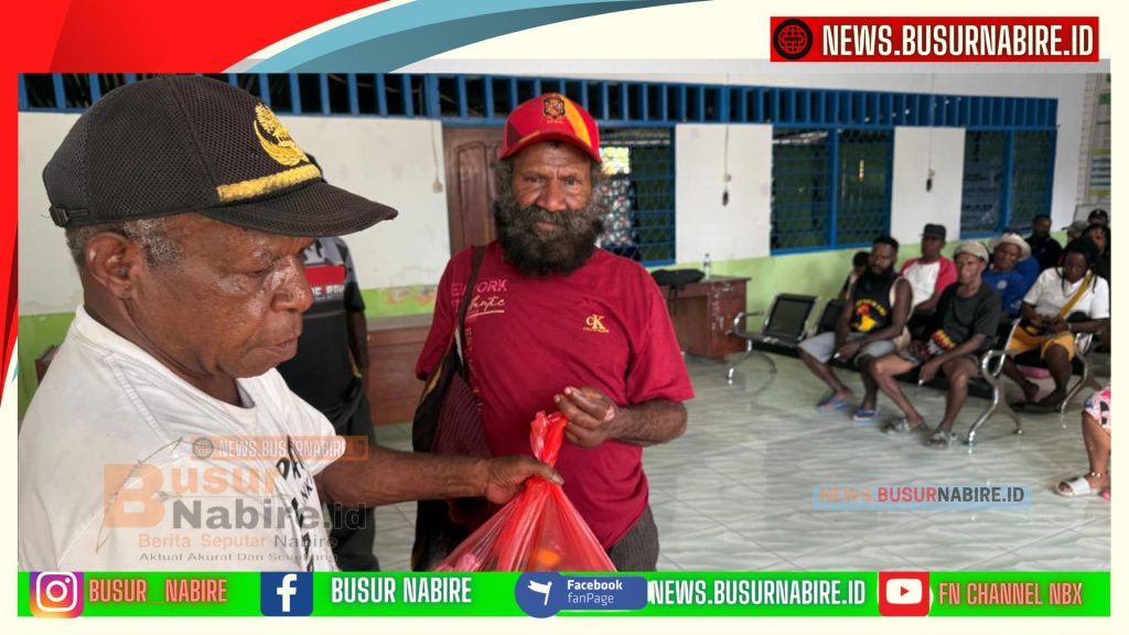 Kepala Suku Nayak Nabire Perkuat Kamtibmas Lewat Sosialisasi dan Pembagian Sembako kepada Warga (Foto: BusurNabire)