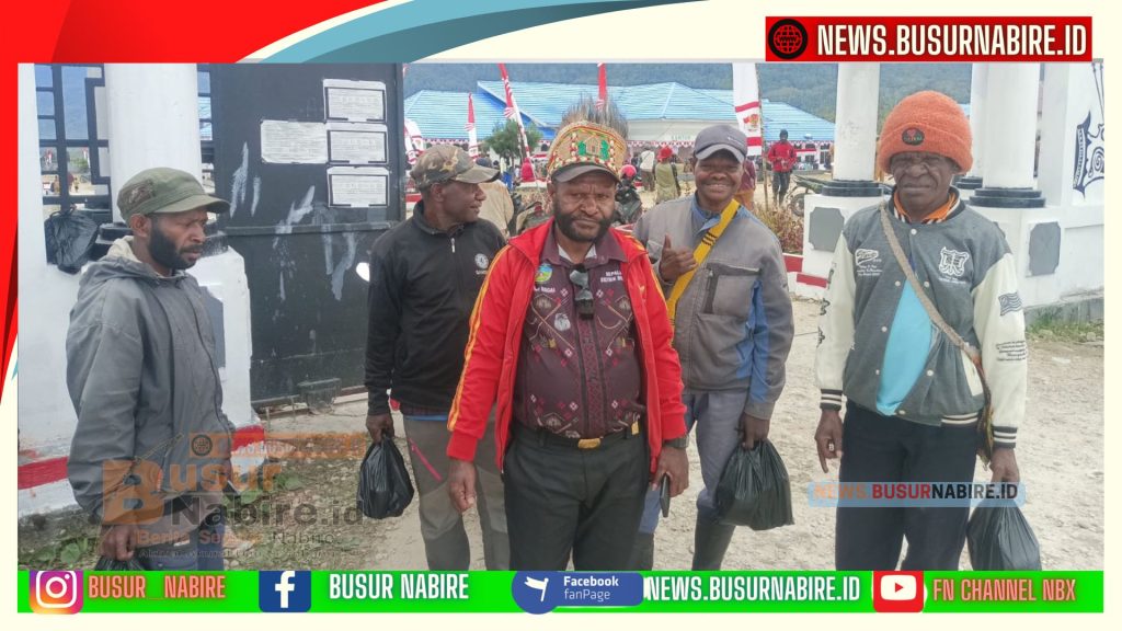 Niko Magai Bagikan Sembako, Warnai HUT RI ke-81 di Deiyai (Foto: BusurNabire)
